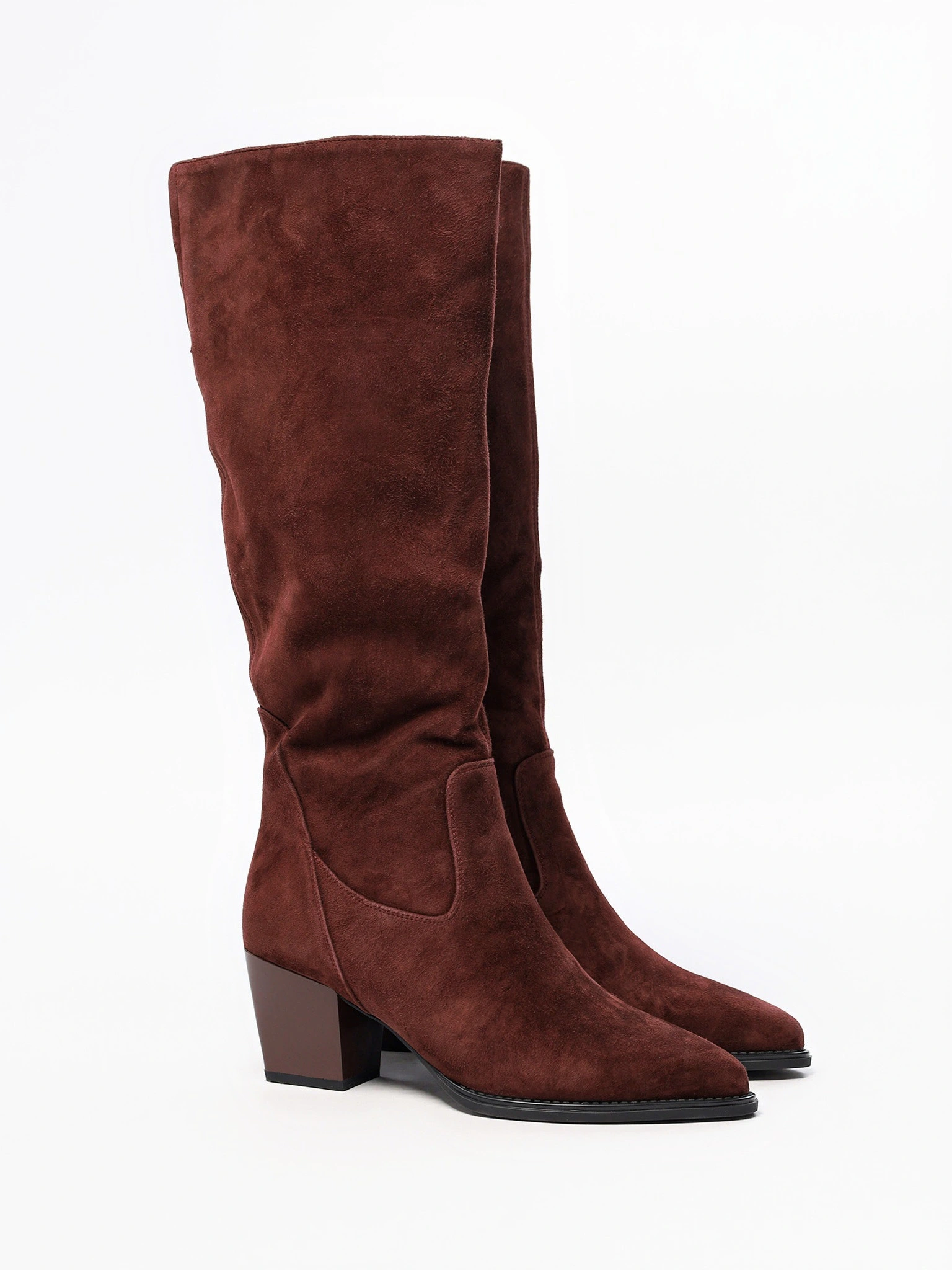 Сапоги бордового цвета на высоком каблуке